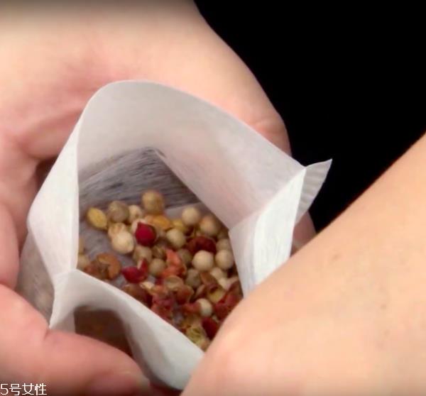 清炖白萝卜牛腩汤的做法与步骤图 清炖白萝卜牛腩汤的做法与步骤图