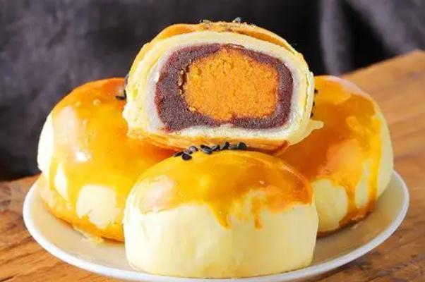 蛋黄酥吃了容易长胖吗 蛋黄酥要放冰箱保存吗 蛋黄酥吃了容易长胖吗 蛋黄酥要放冰箱保存吗