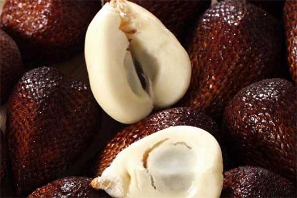 蛇皮果里面长什么样 果肉很鲜嫩 蛇皮果里面长什么样 果肉很鲜嫩