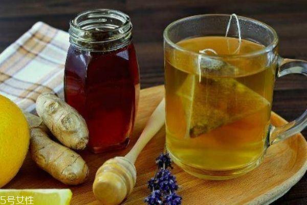 蜂蜜水什么人不能喝 空腹不宜喝蜂蜜水