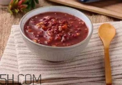 ​红豆薏米可以放糖吗？红豆薏米加红糖好还是冰糖好？