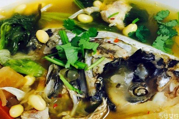 酸菜鱼头汤怎么做好吃 酸菜鱼头汤的美味做法 酸菜鱼头汤怎么做好吃 酸菜鱼头汤的美味做法