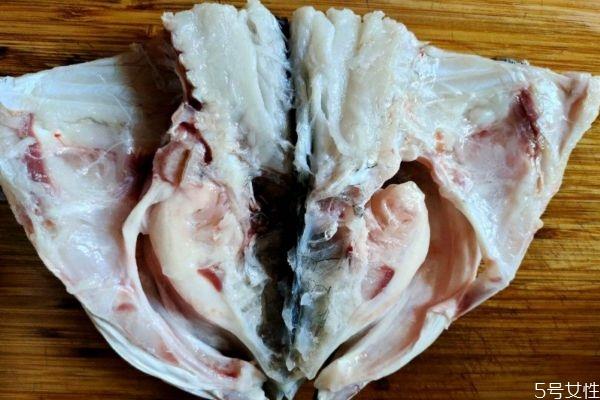 酸菜鱼头汤怎么做好吃 酸菜鱼头汤的美味做法 酸菜鱼头汤怎么做好吃 酸菜鱼头汤的美味做法