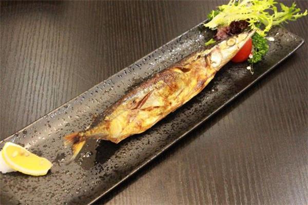 秋刀鱼吃多了会怎么样 秋刀鱼吃多了有害吗 秋刀鱼吃多了会怎么样 秋刀鱼吃多了有害吗