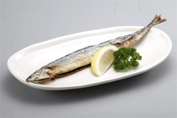 秋刀鱼吃多了会怎么样 秋刀鱼吃多了有害吗 秋刀鱼吃多了会怎么样 秋刀鱼吃多了有害吗