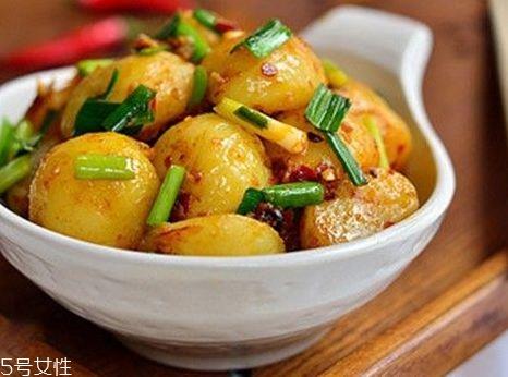 土豆不能和什么一起吃?土豆和黑木耳可以一起吃吗? 土豆不能和什么一起吃?土豆和黑木耳可以一起吃吗?