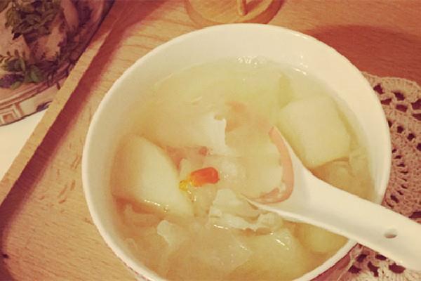 冰糖雪梨放保温杯里第二天喝可以吗 冰糖雪梨可以隔夜喝吗 冰糖雪梨放保温杯里第二天喝可以吗 冰糖雪梨可以隔夜喝吗