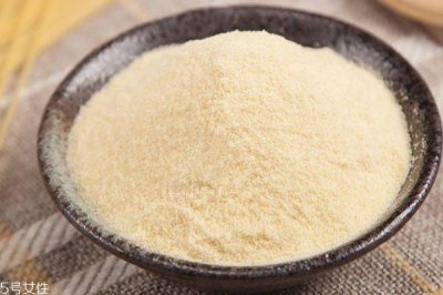 ​面筋是用什么材料做的呢 面筋吃多了会对人体有害吗