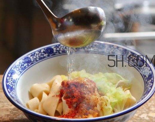 油泼面用什么油 油泼面用什么酱油