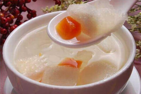 冰糖炖雪梨用黄冰糖还是白冰糖 冰糖炖雪梨放多少冰糖合适