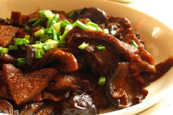 冻豆腐是老豆腐冻的吗 冻豆腐的功效