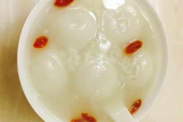 米酒汤圆可以和药一起吃吗 米酒汤圆和感冒药能同时吃吗 米酒汤圆可以和药一起吃吗 米酒汤圆和感冒药能同时吃吗