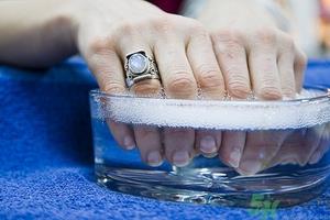 指甲油为什么容易掉？指甲油怎么涂不容易掉？