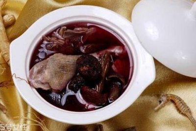 ​红菇可以和鱼一起炖吗 气血双补红菇鱼汤