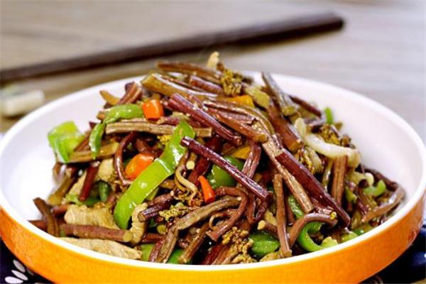 蕨菜怎么炒不苦 蕨菜要炒多久能熟 蕨菜怎么炒不苦 蕨菜要炒多久能熟