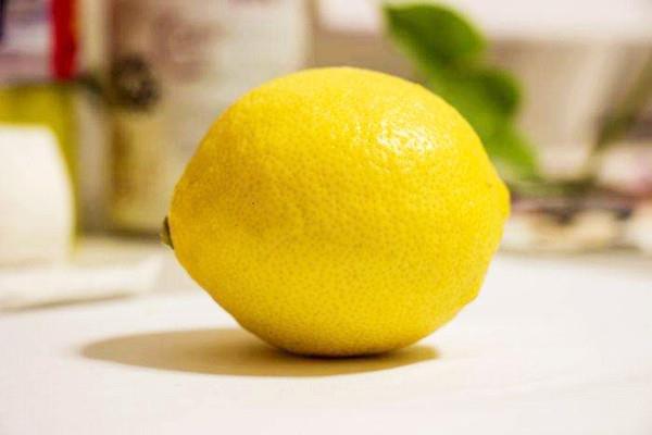 柠檬的热量是多少大卡 柠檬吃了晒太阳会黑吗