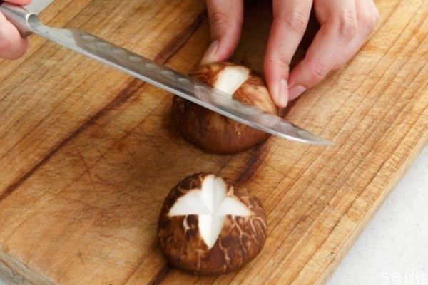 香菇为什么要切十字 香菇十字怎么切