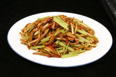 ​芹菜炒豆干怎做好吃 芹菜炒豆干的技巧