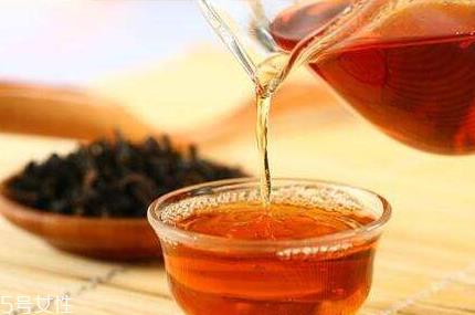 红茶会解药吗？吃药能喝红茶吗？