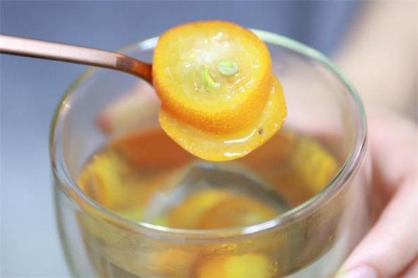 金桔泡水孕妇能喝吗 孕妇喝金桔泡水的好处