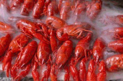 ​小龙虾虾线怎么挑出来 洗虾被扎伤怎么办