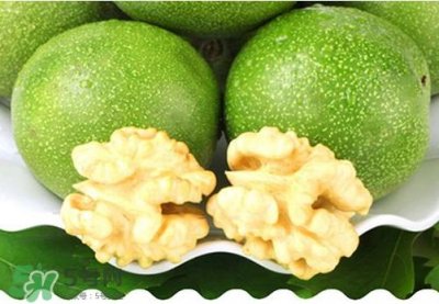 ​湿核桃几斤出一斤干核桃？湿核桃几斤晒一斤？