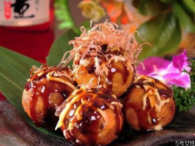 ​章鱼小丸子上面撒的是什么 章鱼小丸子上面撒的为什么会动