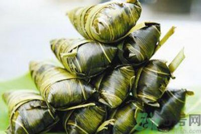 ​为什么煮粽子叶子会变黄？为什么煮粽子叶子会变色？