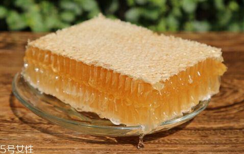 蜂巢蜜的蜂蜡能吃吗 可以食用