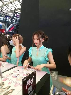 杨超越未出名前视频曝光!被男主播反复骚扰,曾想要超越范冰冰