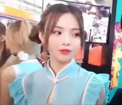 杨超越未出名前视频曝光!被男主播反复骚扰,曾想要超越范冰冰