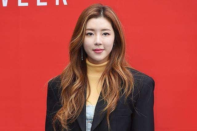 李胜利风波再加一人!崔钟训宣布退出娱乐圈,最新案情曝光!