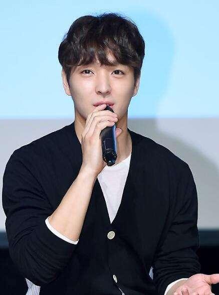 李胜利风波再加一人!崔钟训宣布退出娱乐圈,最新案情曝光!