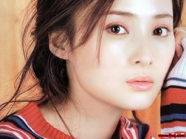 她一哭就让人心疼不已,纵使年华老去,仍让人心生怜惜