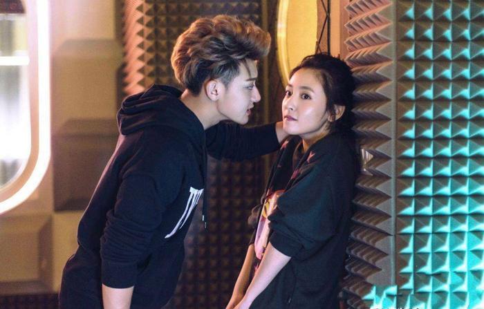 《夜空星》黄子韬本色出演,戏外也是郑柏旭,受老戏骨夸赞认可