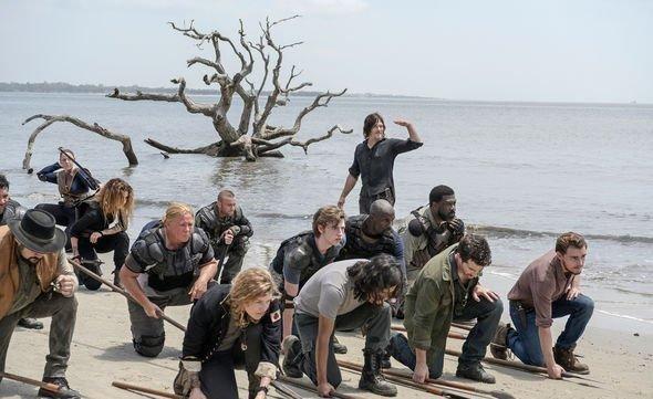 《行尸走肉10》卡罗尔和达里尔是不是情侣?阿尔法的把柄是什么