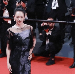 无视汪峰新恋情,章子怡惊艳戛纳,搞事业的“狠女人”回来了