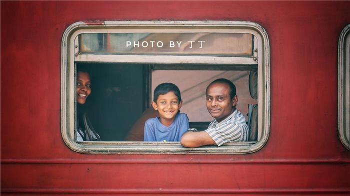 宫崎骏动画片《千与千寻》中在海面上前行的小火车原型在斯里兰卡
