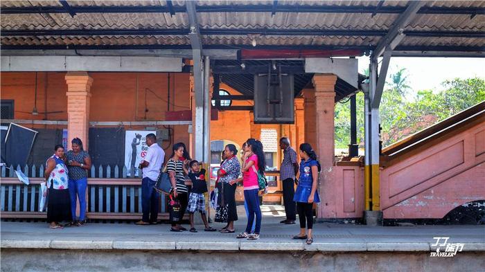 宫崎骏动画片《千与千寻》中在海面上前行的小火车原型在斯里兰卡