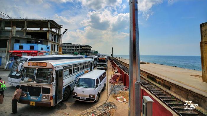 宫崎骏动画片《千与千寻》中在海面上前行的小火车原型在斯里兰卡