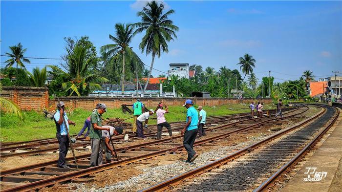 宫崎骏动画片《千与千寻》中在海面上前行的小火车原型在斯里兰卡