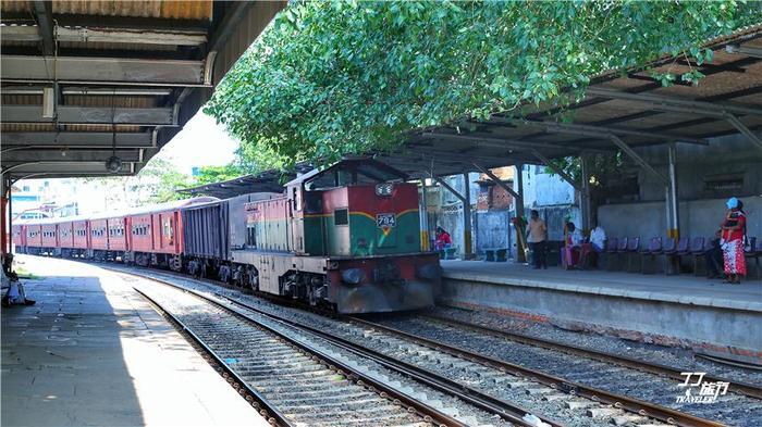 宫崎骏动画片《千与千寻》中在海面上前行的小火车原型在斯里兰卡