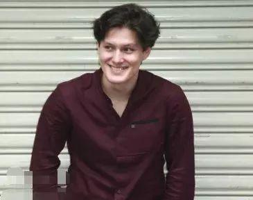 周华健混血儿子近照曝光!比亲爹还老?老外为何都显老?