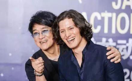 周华健混血儿子近照曝光!比亲爹还老?老外为何都显老?