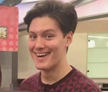 周华健混血儿子近照曝光!比亲爹还老?老外为何都显老?