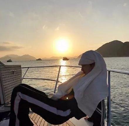 周冬雨被曝恋上男助教,原来是大学四年同学,已是男朋友!