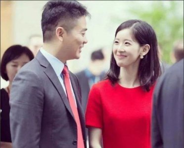 周冬雨被曝恋上男助教,原来是大学四年同学,已是男朋友!