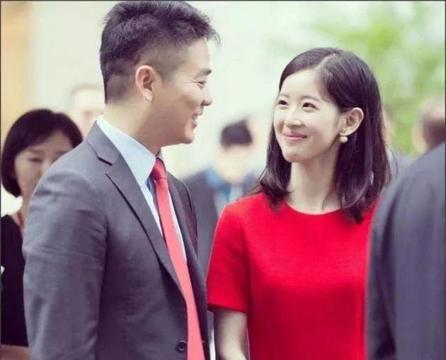 周冬雨被曝恋上男助教,原来是大学四年同学,已是男朋友!