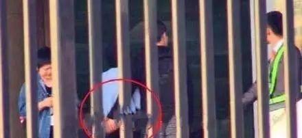 周冬雨被曝恋上男助教,原来是大学四年同学,已是男朋友!