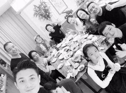 周冬雨被曝恋上男助教,原来是大学四年同学,已是男朋友!